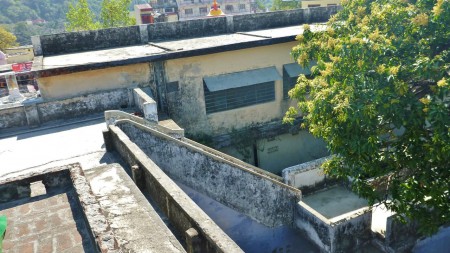 stairs leading to the rooftop